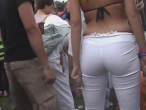 Dancing girl's thong is sticking out Picture 8