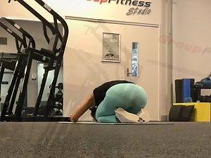 Fitness girl bends over in front of voyeur Picture 8