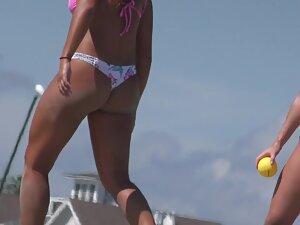 Hot dirty ass of a girl playing ball on beach Picture 4