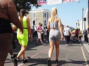 Hot blonde's butt is the best one in the crowd Picture 7