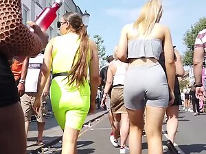 Hot blonde's butt is the best one in the crowd