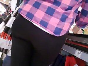 Tight ass in front of me at a cashier