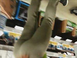 Attractive babe got an adorable booty Picture 8