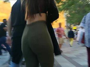 Girl with narrow waist and big bubbly ass Picture 1