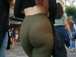 Girl with narrow waist and big bubbly ass Picture 2