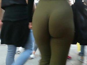 Girl with narrow waist and big bubbly ass Picture 3