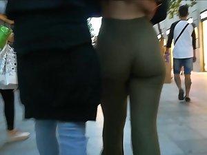 Girl with narrow waist and big bubbly ass Picture 5