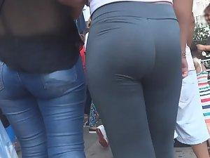 Getting close to young ass in leggings Picture 8