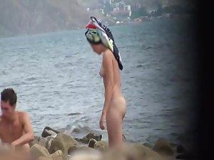 Nude girl spied as she picks up seashells Picture 7