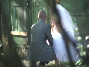 Spy the bride pee during a rural wedding Picture 5