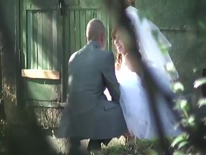 Spy the bride pee during a rural wedding Picture 6