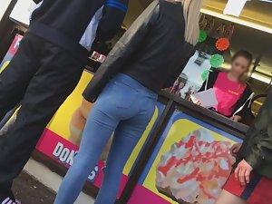 Blonde hottie in tight jeans Picture 3