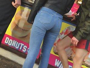 Blonde hottie in tight jeans Picture 6