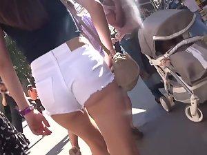 Brunette shorty is very sexy in her little shorts Picture 3