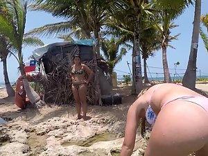 Big wet ass bends over while she climbs out of water Picture 6