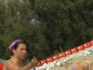 Peeping on nudist girls at a beach Picture 6