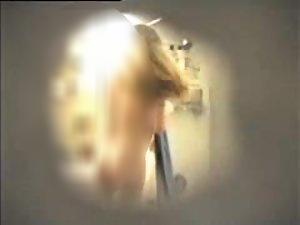 Peep on naked girlfriend through a hole Picture 8