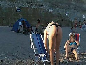 Spying a bent over beach babe Picture 7