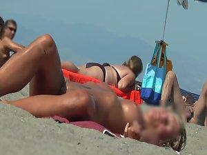 Spying a sexy tanned girl Picture 4