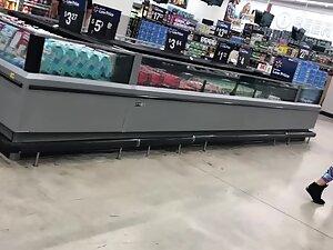 Fuckable muscular girl spotted in supermarket Picture 2