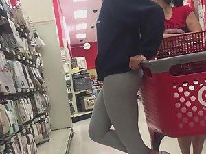 Thick booty of black girl in store Picture 1