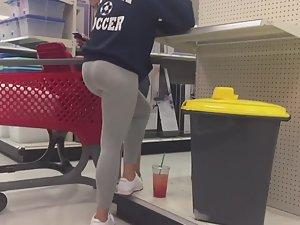 Thick booty of black girl in store Picture 5