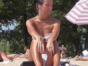 Close inspection of cameltoe and pussy in white bikini Picture 2