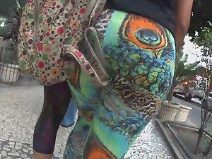 Big butt wiggles in peacock tights Picture 6