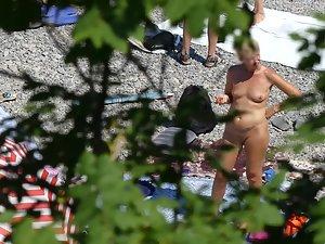 Spying on nudist milfs from the bushes Picture 6