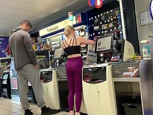 Muscular ass running all over the store Picture 7
