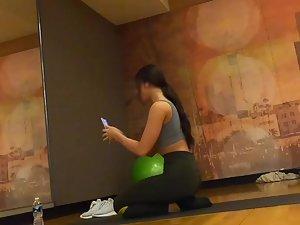 Selfies and booty workout of hot fitness girl Picture 5
