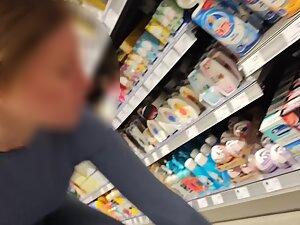 Voyeur spotted a juicy big butt in too tight blue leggings