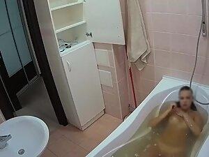 Spying her bathe and shave her pussy Picture 6