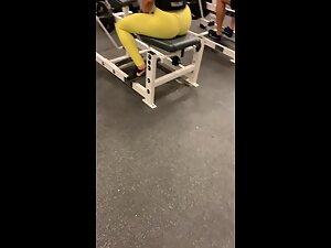 Muscular ass that ruins workouts for others Picture 3