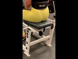 Muscular ass that ruins workouts for others Picture 4