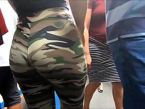 Strong bubble butt in camouflage leggings Picture 6