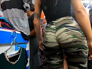 Strong bubble butt in camouflage leggings Picture 8
