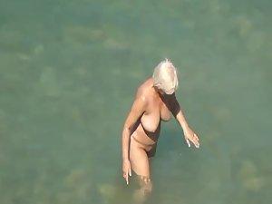 Peeping on a blonde naked woman Picture 4