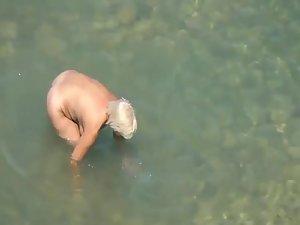 Peeping on a blonde naked woman Picture 5