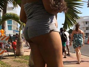 Black girl puts her big booty on display Picture 2