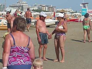 Attention whore with perfect beach body Picture 5