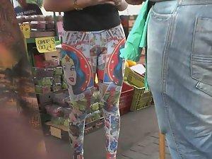 Wonder woman buys strawberries Picture 6