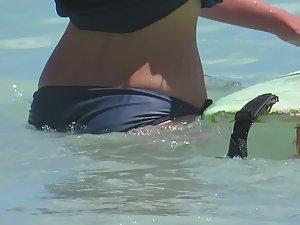 Tight wet ass of hot surfer girl Picture 7