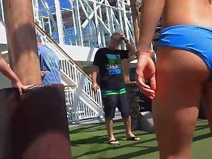 Sexy teen plays mini golf on a cruise Picture 4