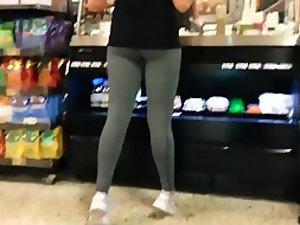 Cute girl's ass while she's on tip toes Picture 1