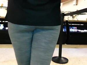 Cute girl's ass while she's on tip toes Picture 2