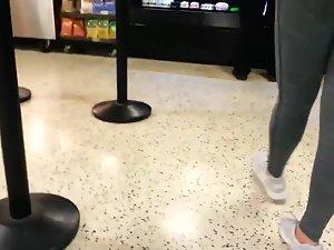 Cute girl's ass while she's on tip toes Picture 4