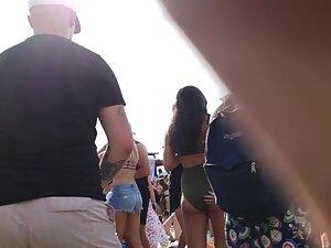 Boyfriend keeps squeezing her butt cheeks at a pool party Picture 3