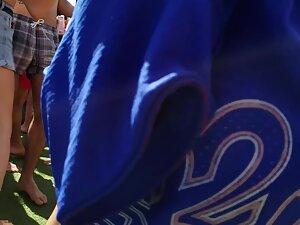 Boyfriend keeps squeezing her butt cheeks at a pool party Picture 4