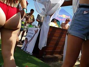 Boyfriend keeps squeezing her butt cheeks at a pool party Picture 5